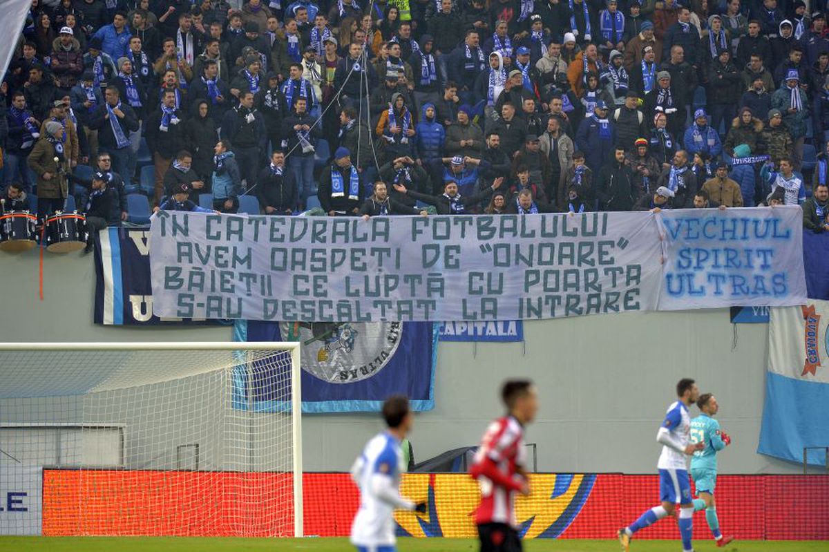 GALERIE FOTO CS Universitatea - Dinamo, rivalitate APRIGĂ! 9 bannere dure ale galeriilor: „Un grup de dezertori și falși, cum ai putut echipa să ți-o lași?!”