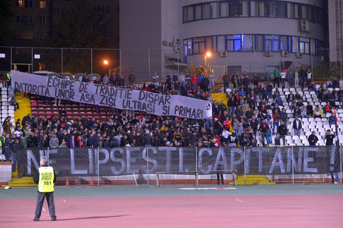 GALERIE FOTO CS Universitatea - Dinamo, rivalitate cu cuțitele pe masă! mesaje dure ale galeriilor
