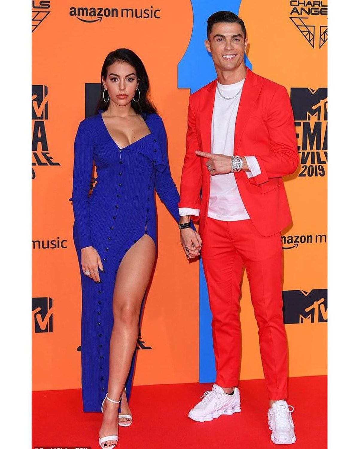 Cristiano Ronaldo și Georgina Rodriguez au sclipit pe covorul roșu » FOTO Ținute spectaculoase la gala MTV European Music Awards