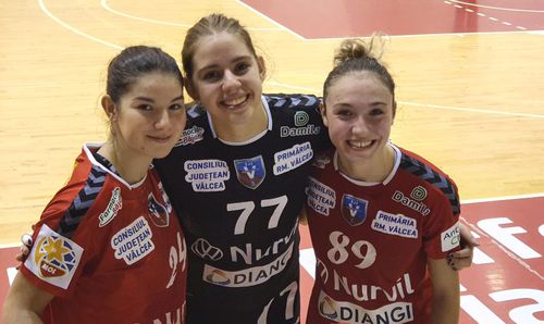 Andreea Țîrle, Sara Rus și Corina Lupei, fericite după debutul lor în Liga Florilor FOTO Gazeta Sporturilor