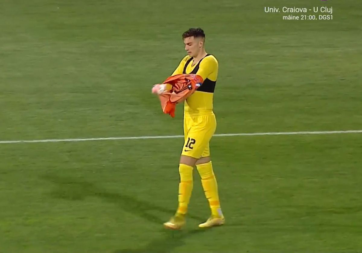 Marian Aioani, obligat să își schimbe echipamentul în timpul meciului Farul - CS Mioveni! Ce prevede regulamentul