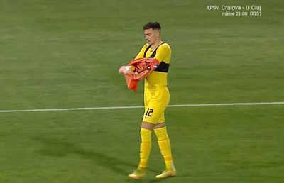 Marian Aioani, obligat să își schimbe echipamentul în timpul meciului Farul - CS Mioveni! Ce prevede regulamentul