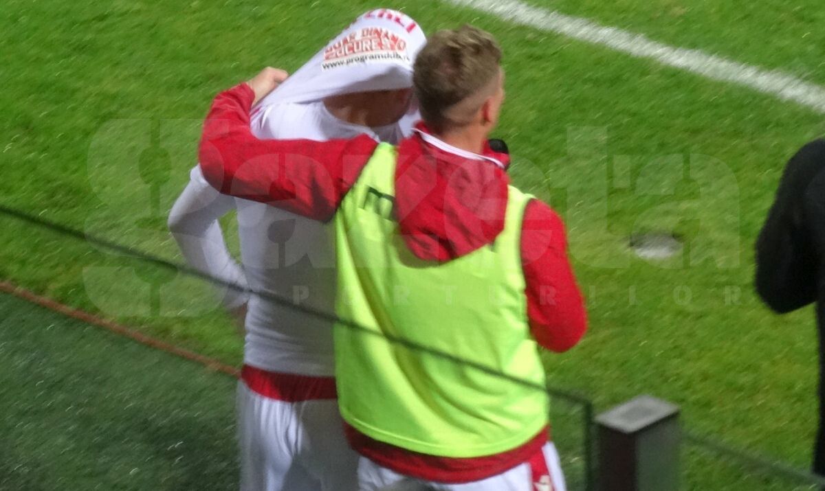 3 detalii de la Csikszereda - Dinamo: jucătorul „câinilor” a izbucnit în plâns după meci + Burcă și fotbaliștii săi au scandat cu galeria „România, România”