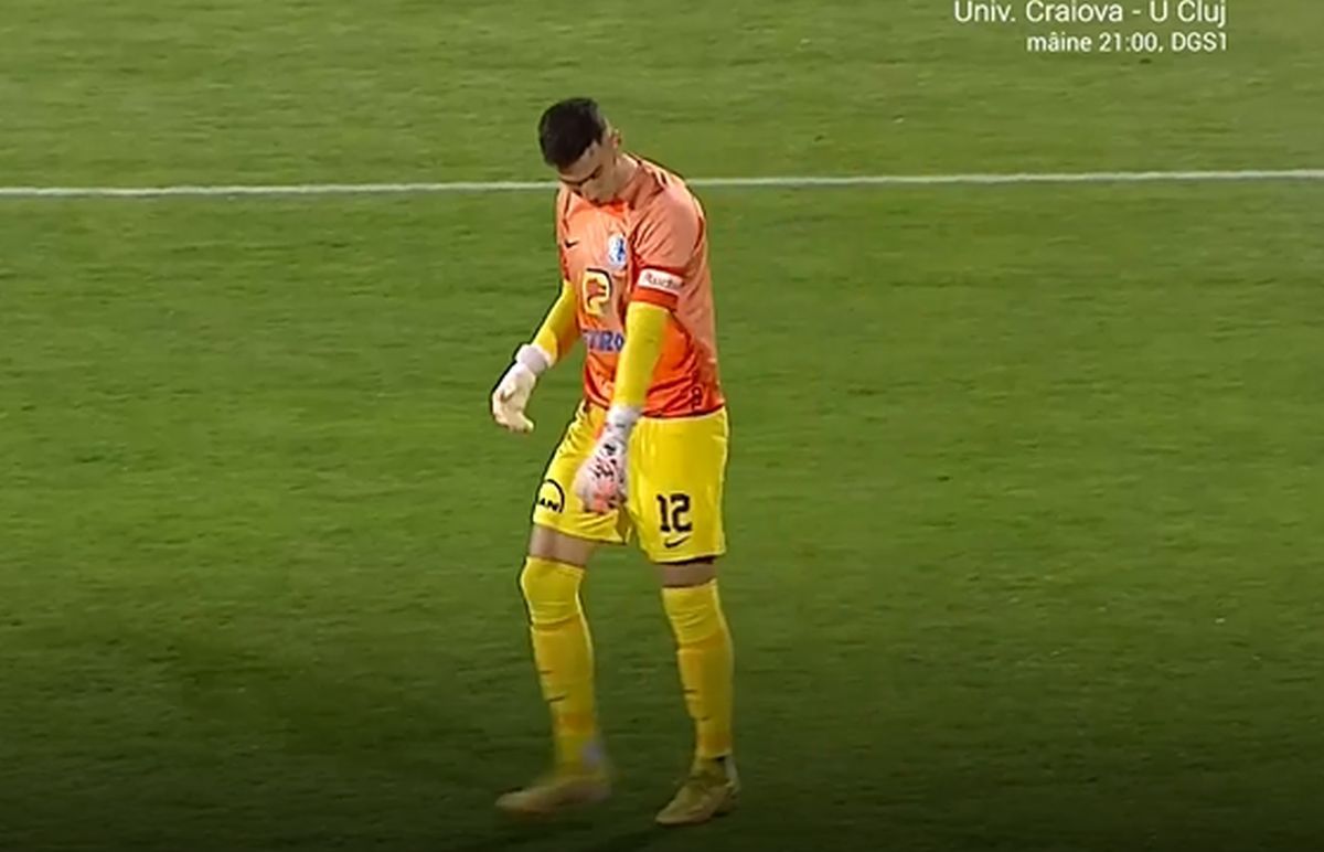 Marian Aioani, obligat să își schimbe echipamentul în timpul meciului Farul - CS Mioveni! Ce prevede regulamentul
