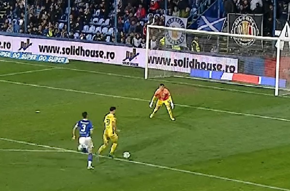 Marian Aioani, obligat să își schimbe echipamentul în timpul meciului Farul - CS Mioveni! Ce prevede regulamentul