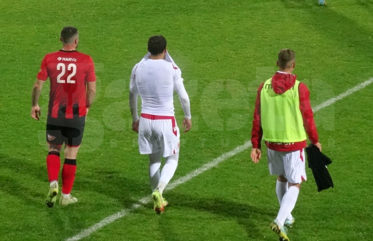 3 detalii de la Csikszereda - Dinamo: jucătorul „câinilor” a izbucnit în plâns după meci + Burcă și fotbaliștii săi au scandat cu galeria „România, România”