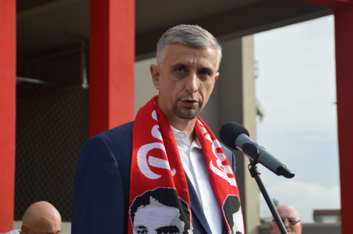 Legendarul Iosif Petschovschi, omagiat la Arad » Statuie dezvelită în fața stadionului