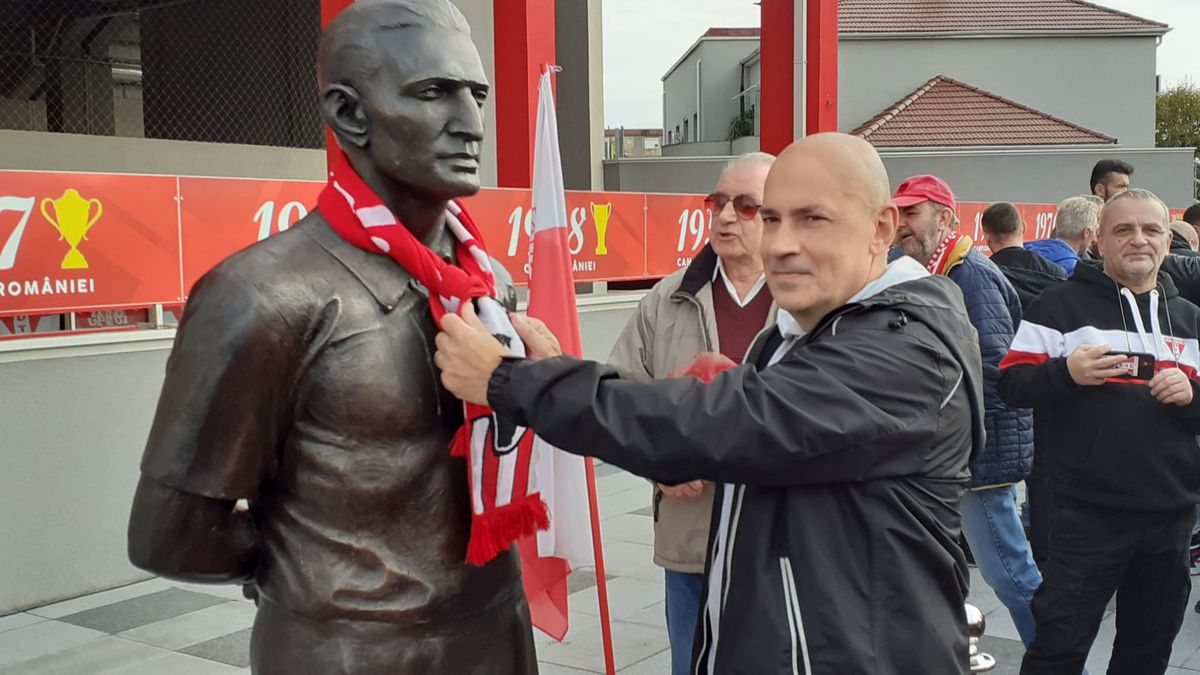 Legendarul Iosif Petschovschi, omagiat la Arad » Statuie dezvelită în fața stadionului