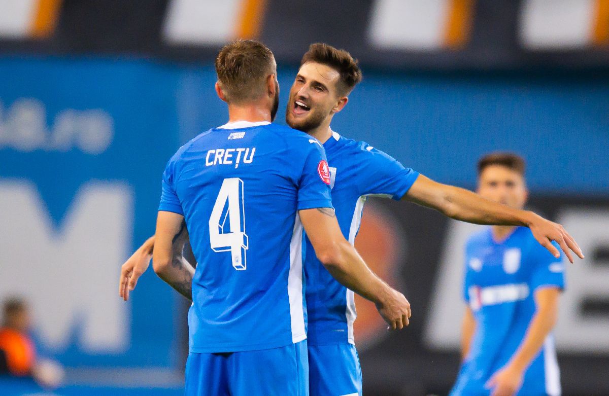 „Vulcan” doar pe jumătate » Cum a fost atmosfera la derby-ul din Bănie și mesajele ironice ale galeriilor: „Craiova liberă și curată / Cu palmares și stemă închiriată”