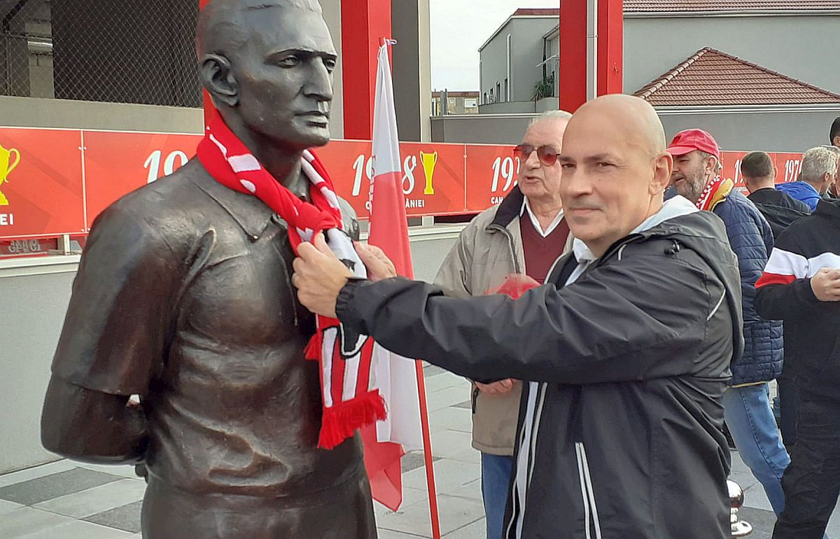 Legendarul Iosif Petschovschi, omagiat la Arad » Statuie dezvelită în fața stadionului