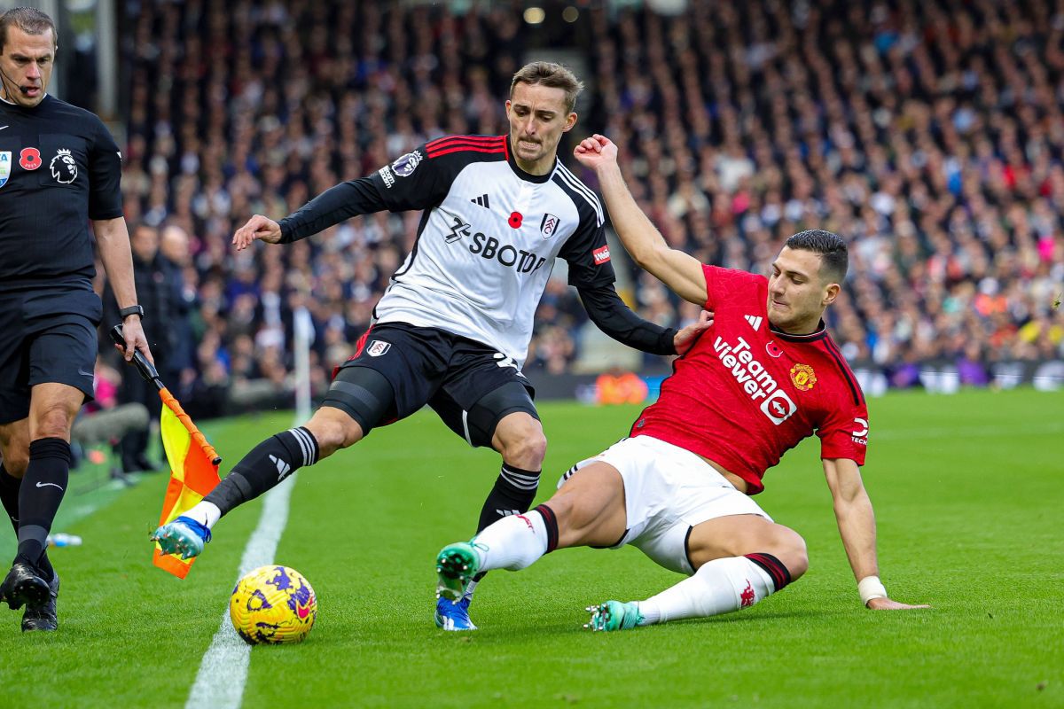 Manchester United se impune in extremis pe terenul lui Fulham și întrerupe seria de două înfrângeri la zero » Clasamentul actualizat din Premier League