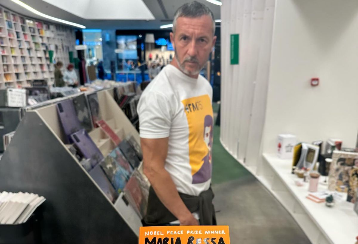 „Cum să te opui unui dictator” » Teodora, imagine virală cu Mihai Stoica