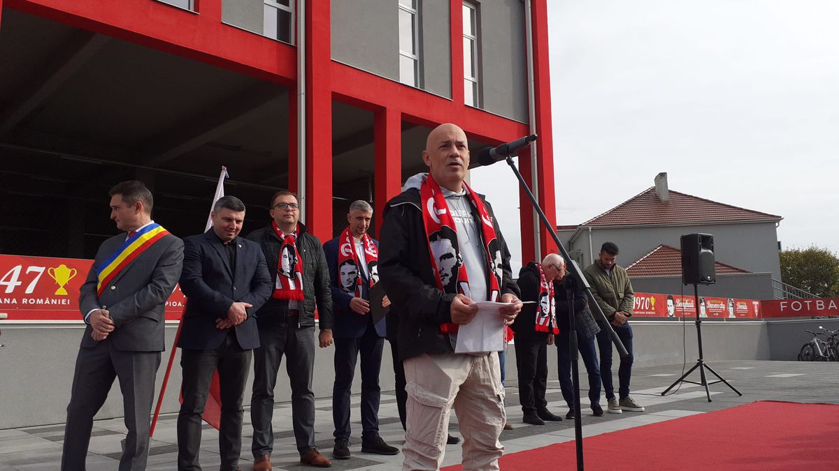 Legendarul Iosif Petschovschi, omagiat la Arad » Statuie dezvelită în fața stadionului