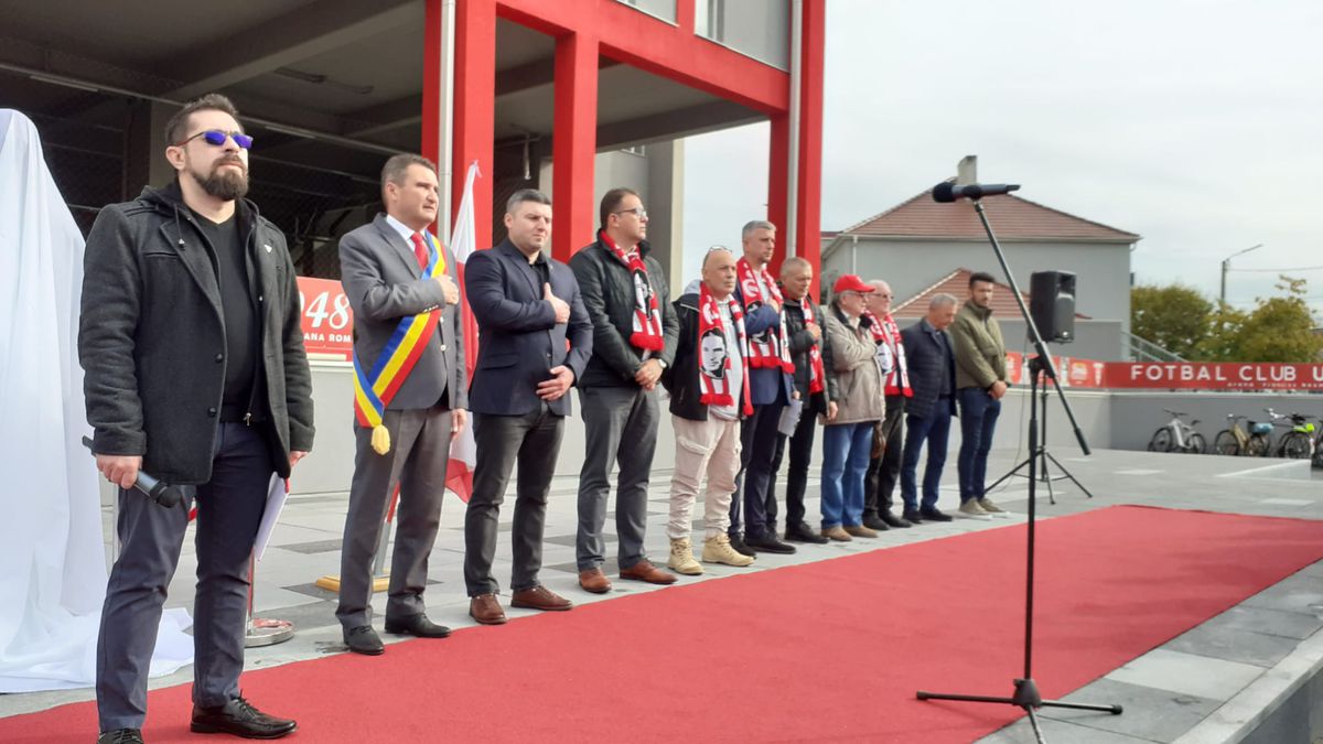 Legendarul Iosif Petschovschi, omagiat la Arad » Statuie dezvelită în fața stadionului