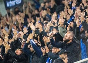 „Vulcan” doar pe jumătate » Cum a fost atmosfera la derby-ul din Bănie și mesajele ironice ale galeriilor: „Craiova liberă și curată / Cu palmares și stemă închiriată”