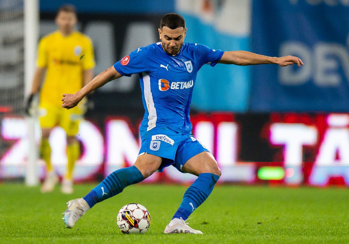 „Vulcan” doar pe jumătate » Cum a fost atmosfera la derby-ul din Bănie și mesajele ironice ale galeriilor: „Craiova liberă și curată / Cu palmares și stemă închiriată”