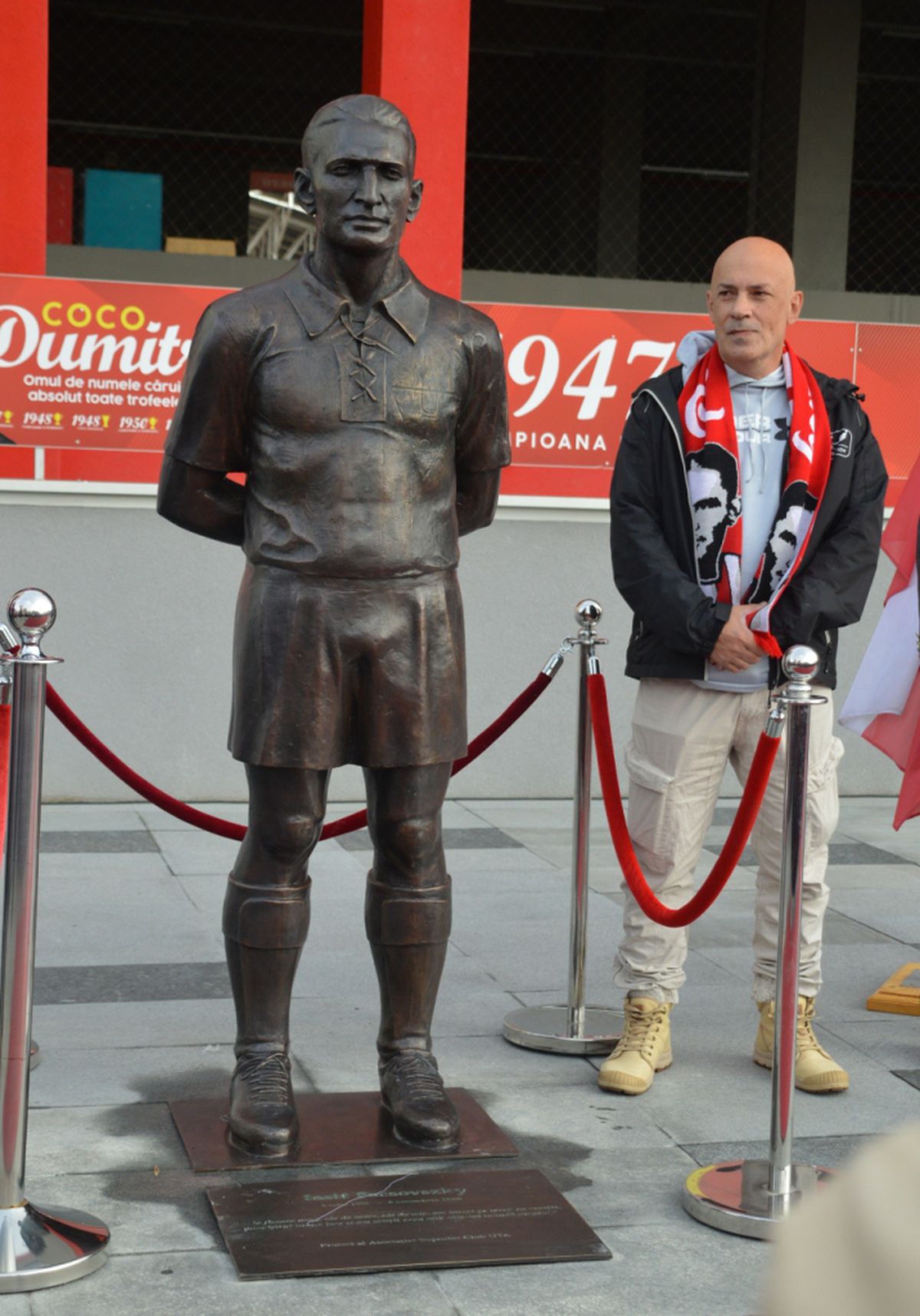 Legendarul Iosif Petschovschi, omagiat la Arad » Statuie dezvelită în fața stadionului