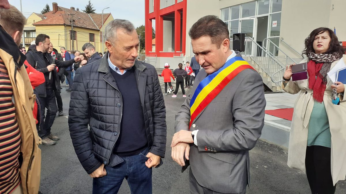 Legendarul Iosif Petschovschi, omagiat la Arad » Statuie dezvelită în fața stadionului