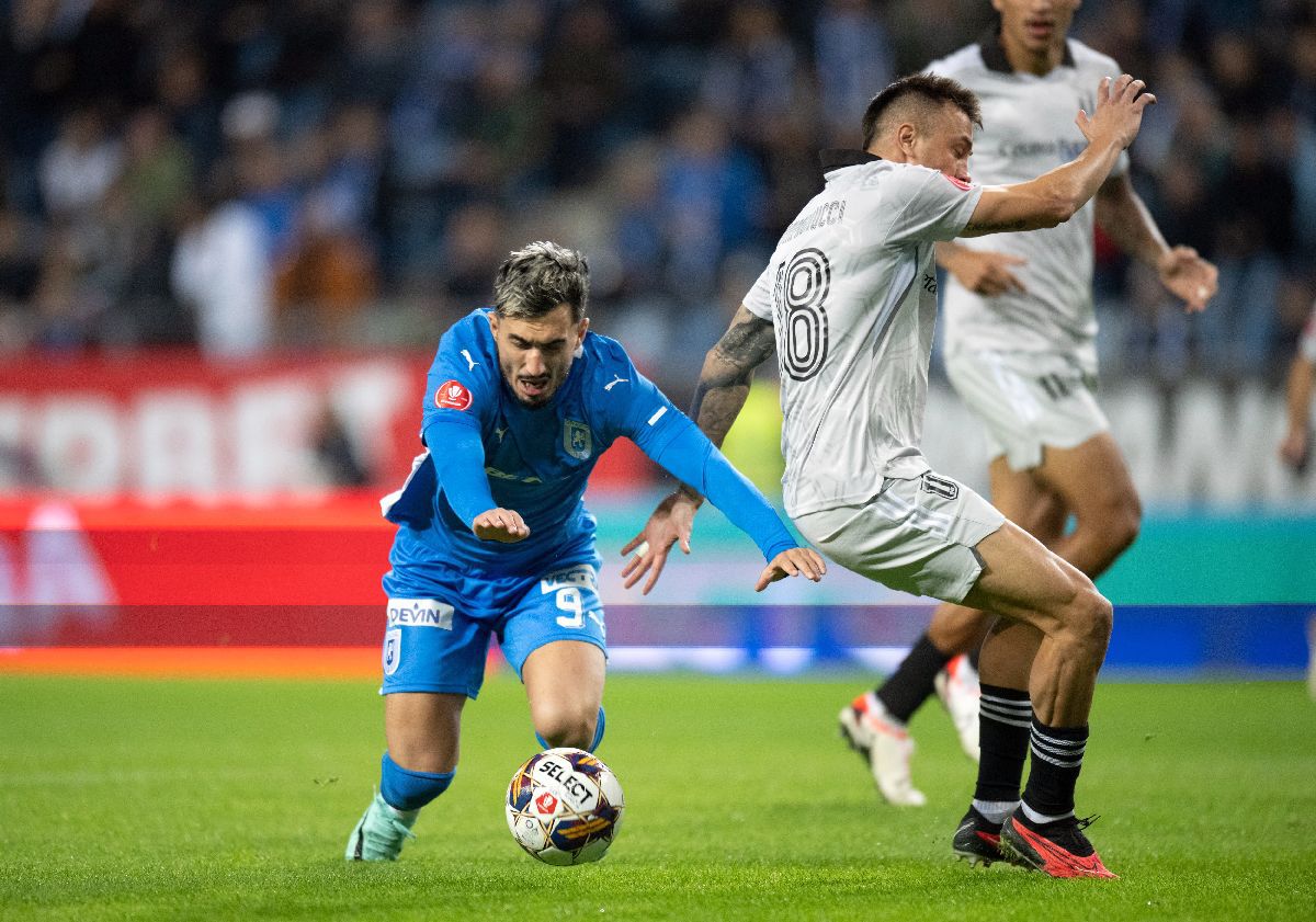 „Vulcan” doar pe jumătate » Cum a fost atmosfera la derby-ul din Bănie și mesajele ironice ale galeriilor: „Craiova liberă și curată / Cu palmares și stemă închiriată”