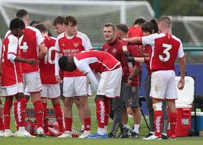 Moment incredibil în Anglia » Meciul s-a amânat după ce echipa lui Arsenal s-a deplasat în alt oraș!