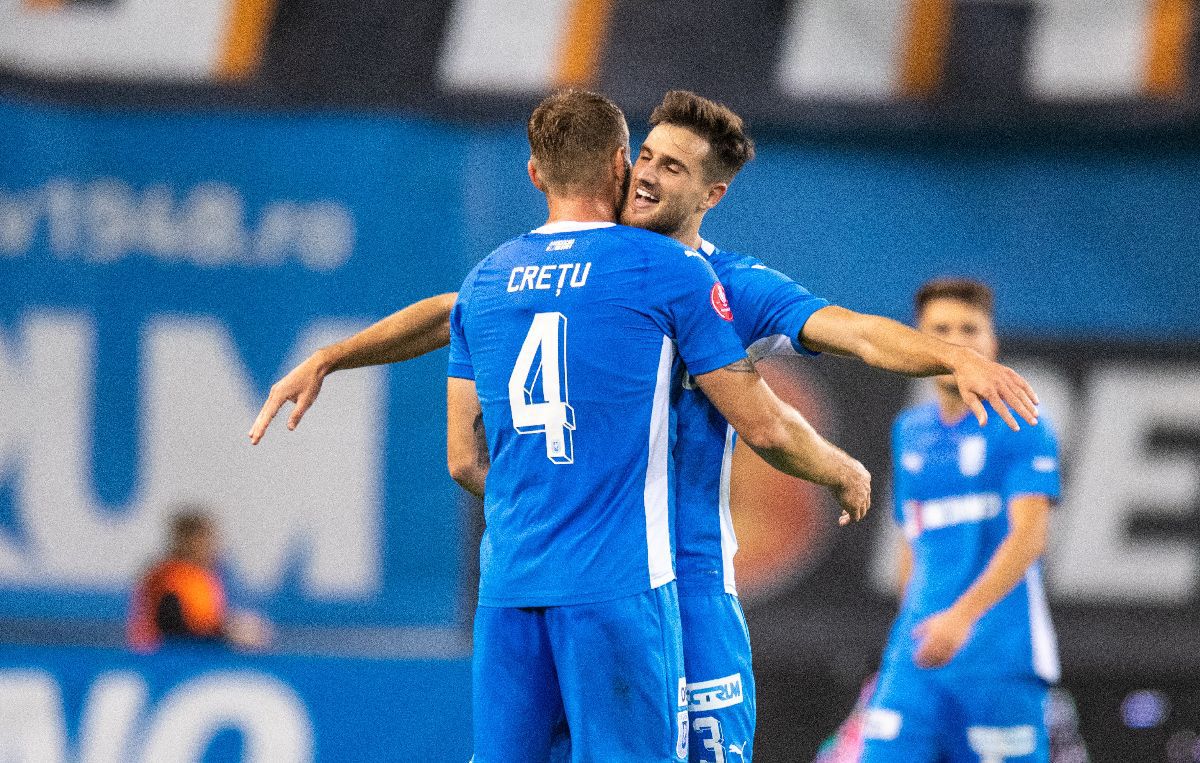 „Vulcan” doar pe jumătate » Cum a fost atmosfera la derby-ul din Bănie și mesajele ironice ale galeriilor: „Craiova liberă și curată / Cu palmares și stemă închiriată”