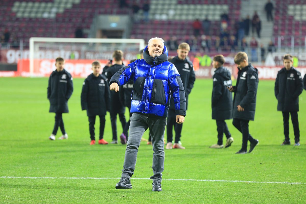 Ce s-a întâmplat pe gazon, imediat după victoria Rapidului cu Hermannstadt » Șumudică, gest neașteptat după fluierul final + cum a fost surprins antrenorul