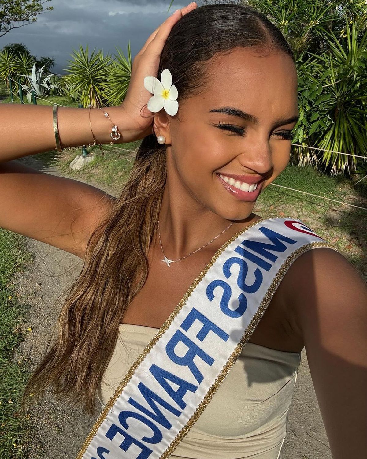 Vedeta lui Bayern se iubește cu Indira Ampiot, candidată la Miss Universe