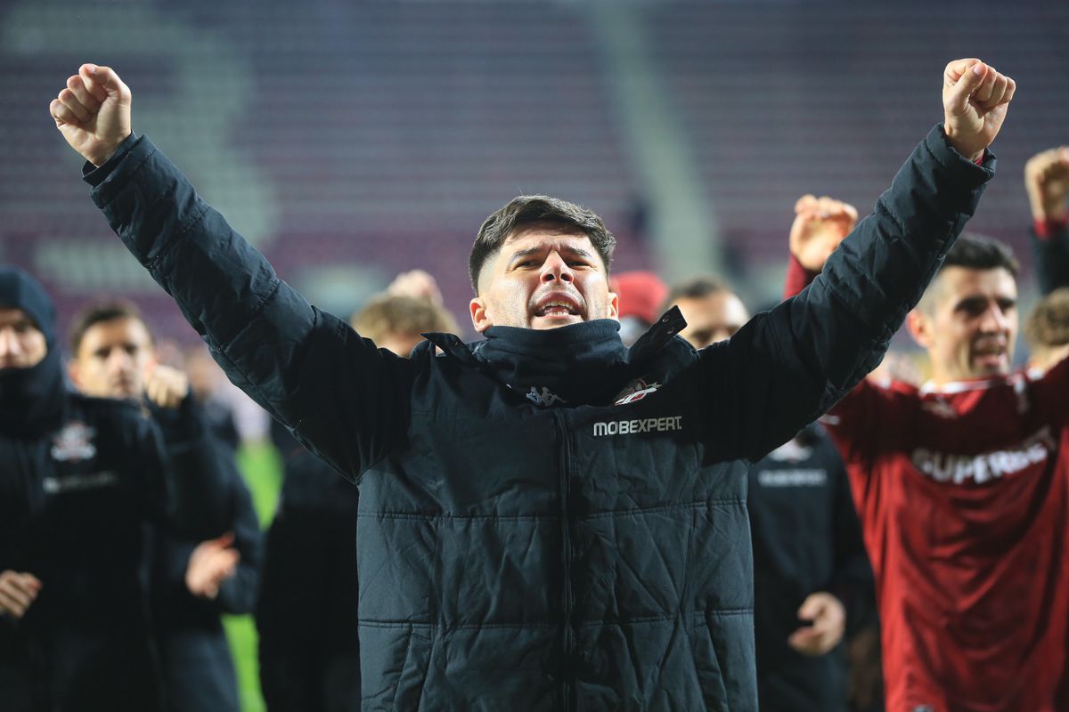 Ce s-a întâmplat pe gazon, imediat după victoria Rapidului cu Hermannstadt » Șumudică, gest neașteptat după fluierul final + cum a fost surprins antrenorul