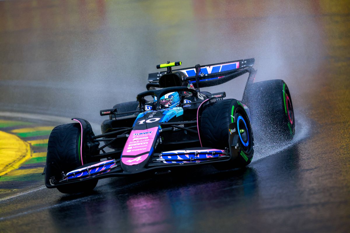 „Aș vrea să îmi iau vacanță de acum. Cel mai prost monopost!” » Panică în garajul Mercedes! Va refuza Lewis Hamilton să ia startul în ultimele trei curse ale sezonului?