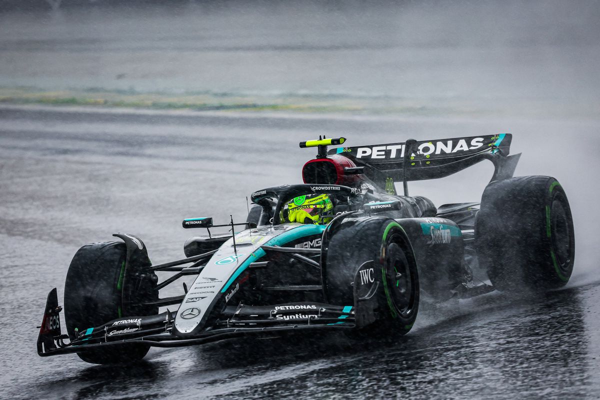 „Aș vrea să îmi iau vacanță de acum. Cel mai prost monopost!” » Panică în garajul Mercedes! Va refuza Lewis Hamilton să ia startul în ultimele trei curse ale sezonului?