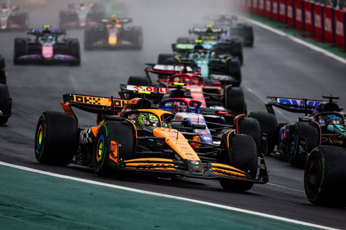 „Aș vrea să îmi iau vacanță de acum. Cel mai prost monopost!” » Panică în garajul Mercedes! Va refuza Lewis Hamilton să ia startul în ultimele trei curse ale sezonului?