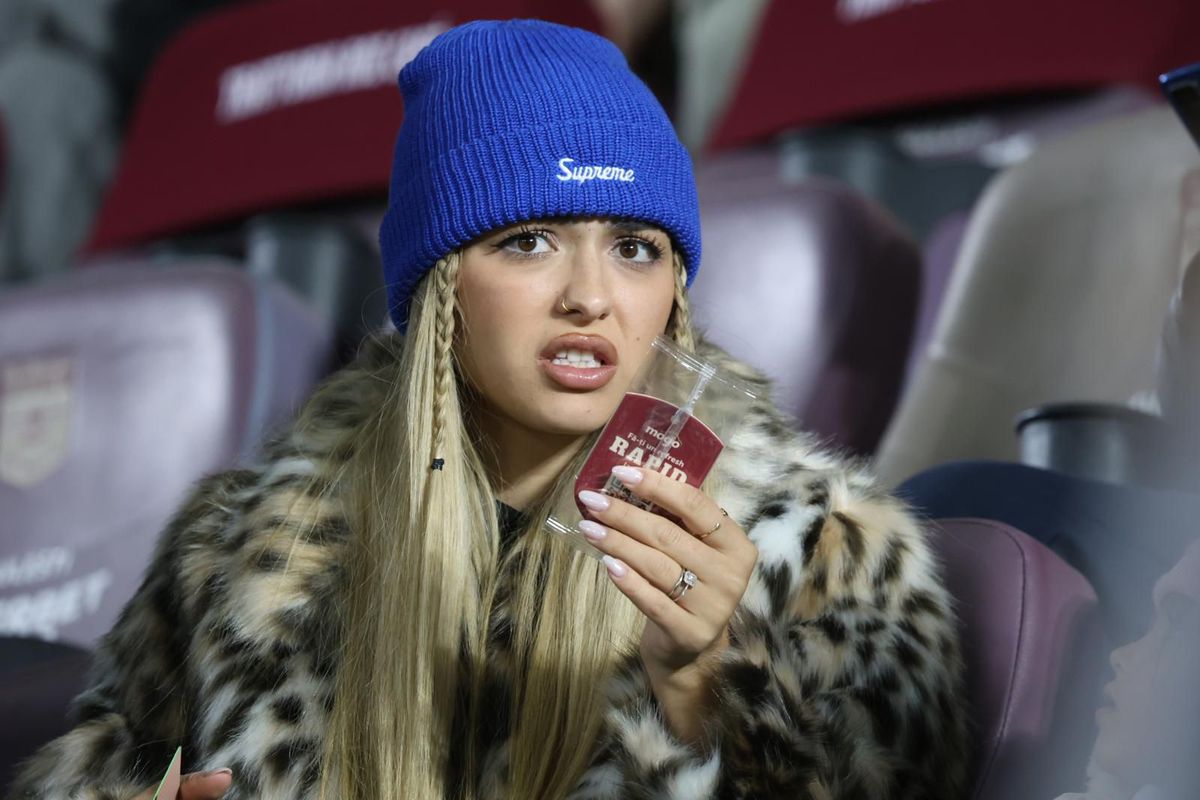 Iubita lui Cristi Manea a făcut senzație în Gruia, la sărbătoarea titlului: „Love you, daddy”