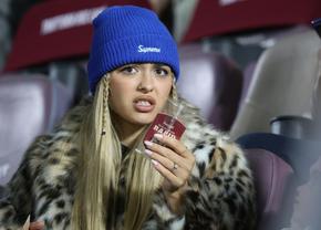 Soția titularului incontestabil de la Rapid a făcut senzație în tribune la Rapid - Hermannstadt! Cu cercel în nas și haină de blană, a atras toate privirile