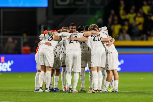 Jucătorii lui Midtjylland, strânși în cerc, înaintea dezastrului din Cupa Danemarcei, 1-5 acasă cu Brondby / Foto: Imago