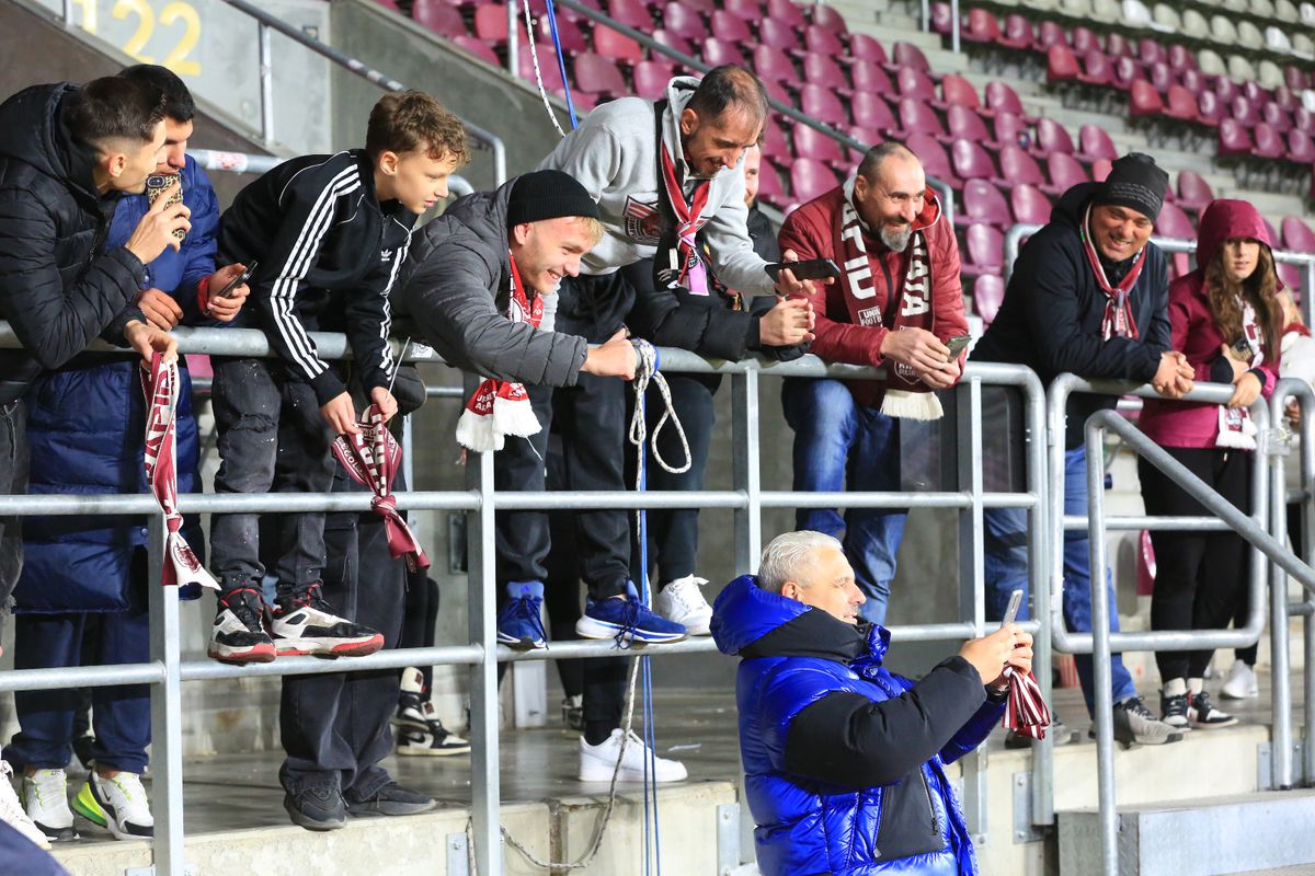 Ce s-a întâmplat pe gazon, imediat după victoria Rapidului cu Hermannstadt » Șumudică, gest neașteptat după fluierul final + cum a fost surprins antrenorul