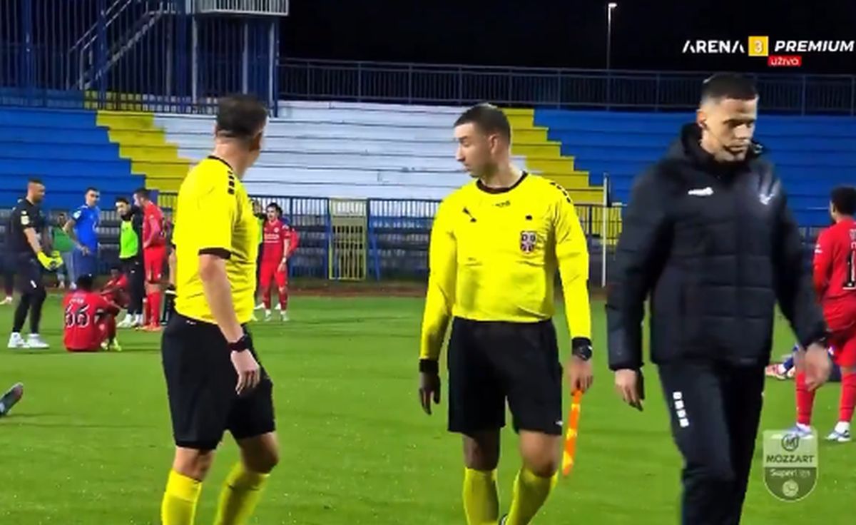 Tulburător! Reacția jucătorilor când află, pe teren, că antrenorul lor a murit