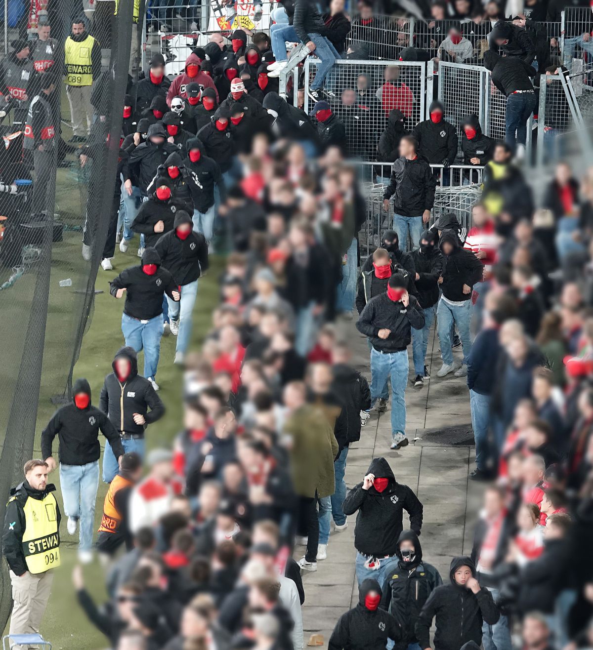 Și ei au „cazierul” pătat! FCSB vine în „infern”: scenele de la ultimul meci european al lui Basel au bulversat propriul club, iar UEFA n-a iertat