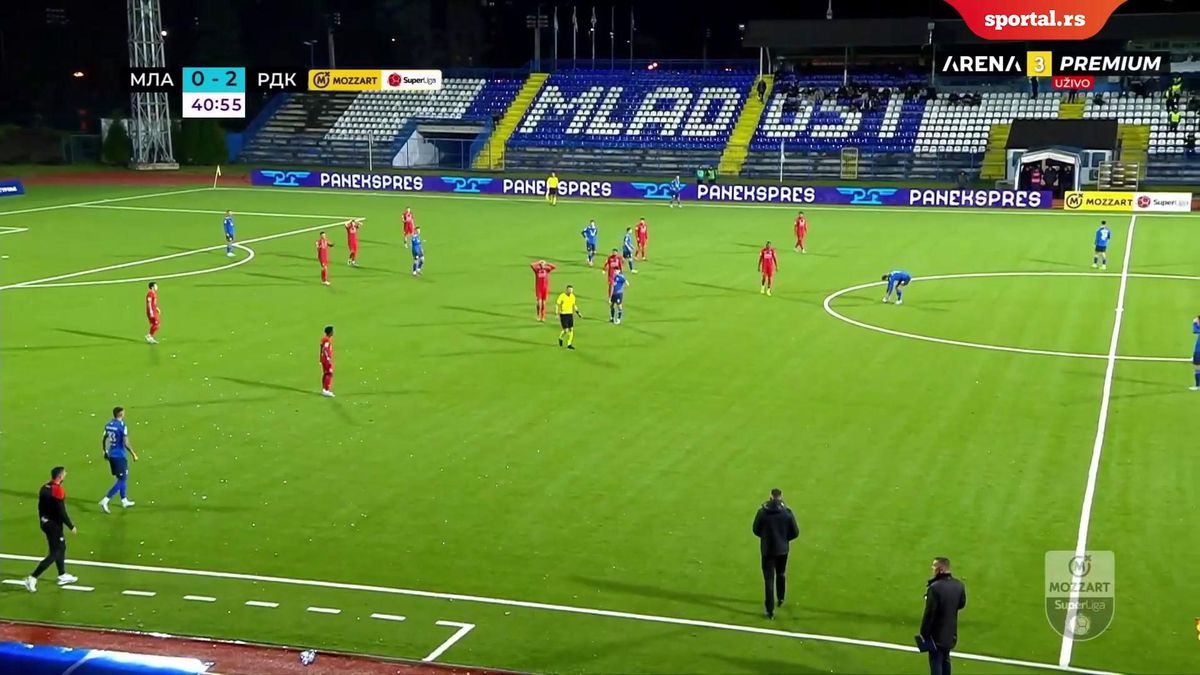 Momentul în care jucatorii de la FK Radnicki 1923 află că antrenorul lor a murit / foto: capturi sportalblic.rs