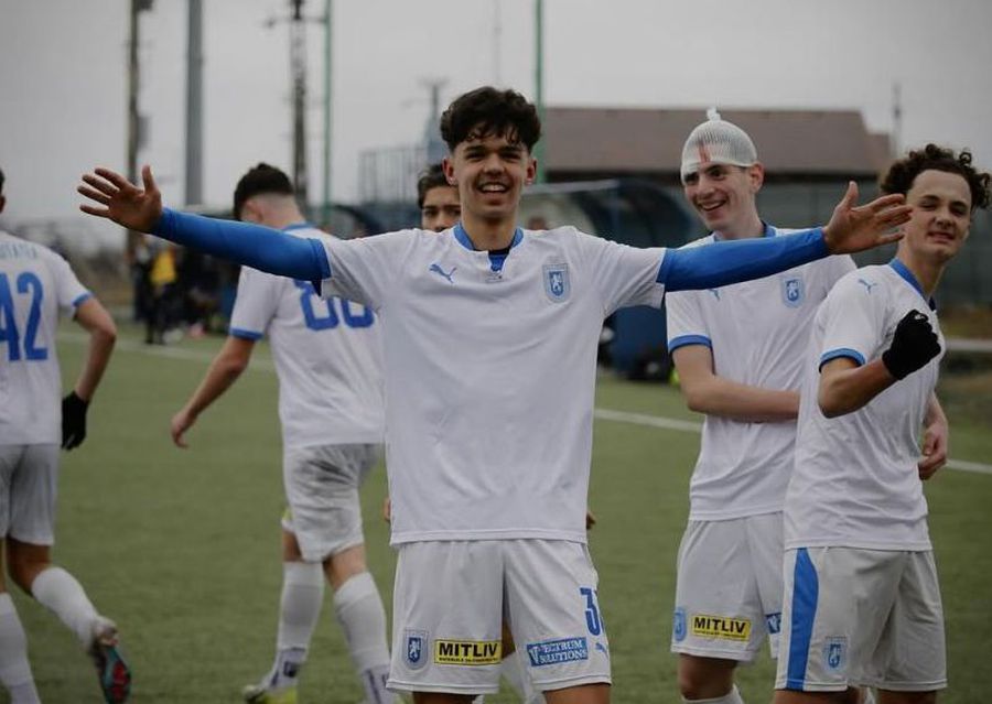 Scene șocante la U17 în Craiova - Rapid » Tatăl unui fotbalist oltean, rupt în bătaie de părinții rapidiștilor:  „M-au lovit încontinuu aproape un minut. Eu o țineam de mână pe fiică-mea”
