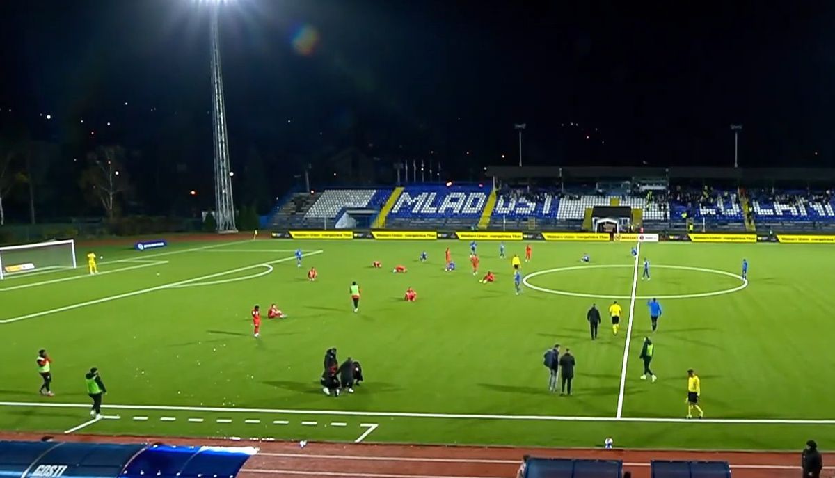 Momentul în care jucatorii de la FK Radnicki 1923 află că antrenorul lor a murit / foto: capturi sportalblic.rs