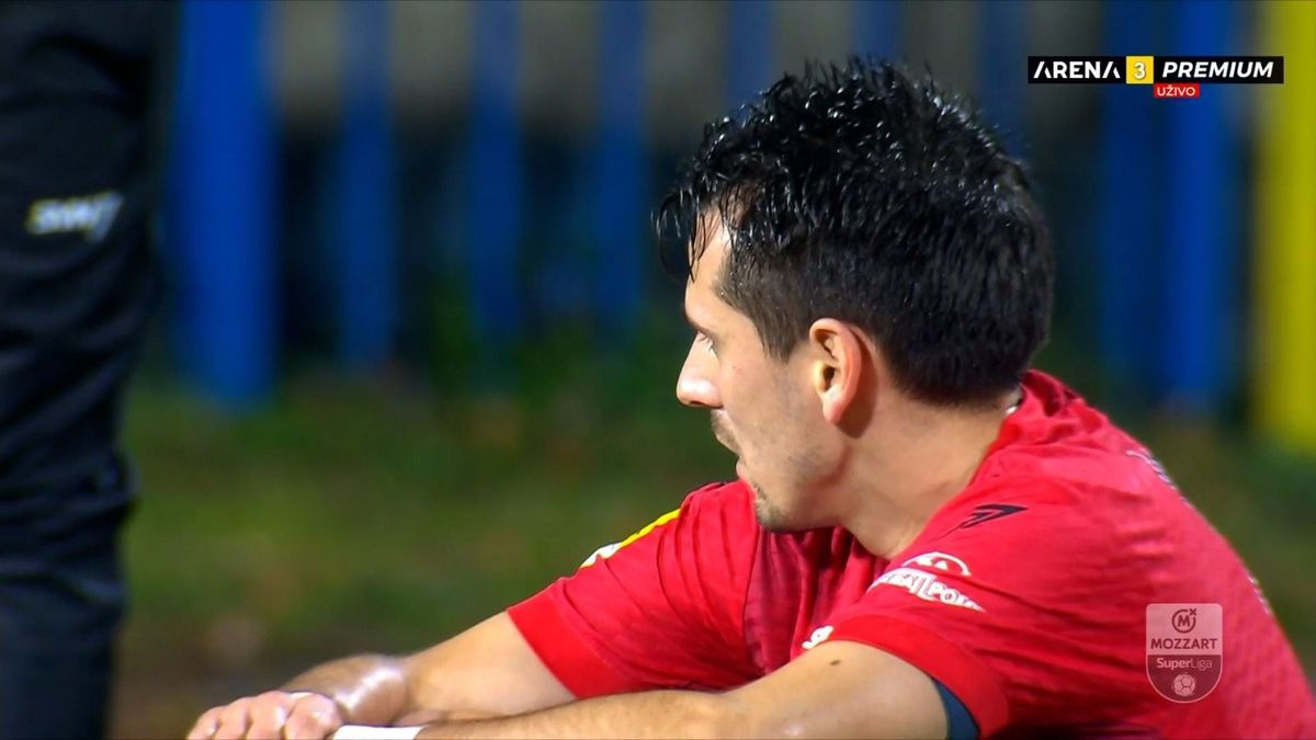 Momentul în care jucatorii de la FK Radnicki 1923 află că antrenorul lor a murit / foto: capturi sportalblic.rs