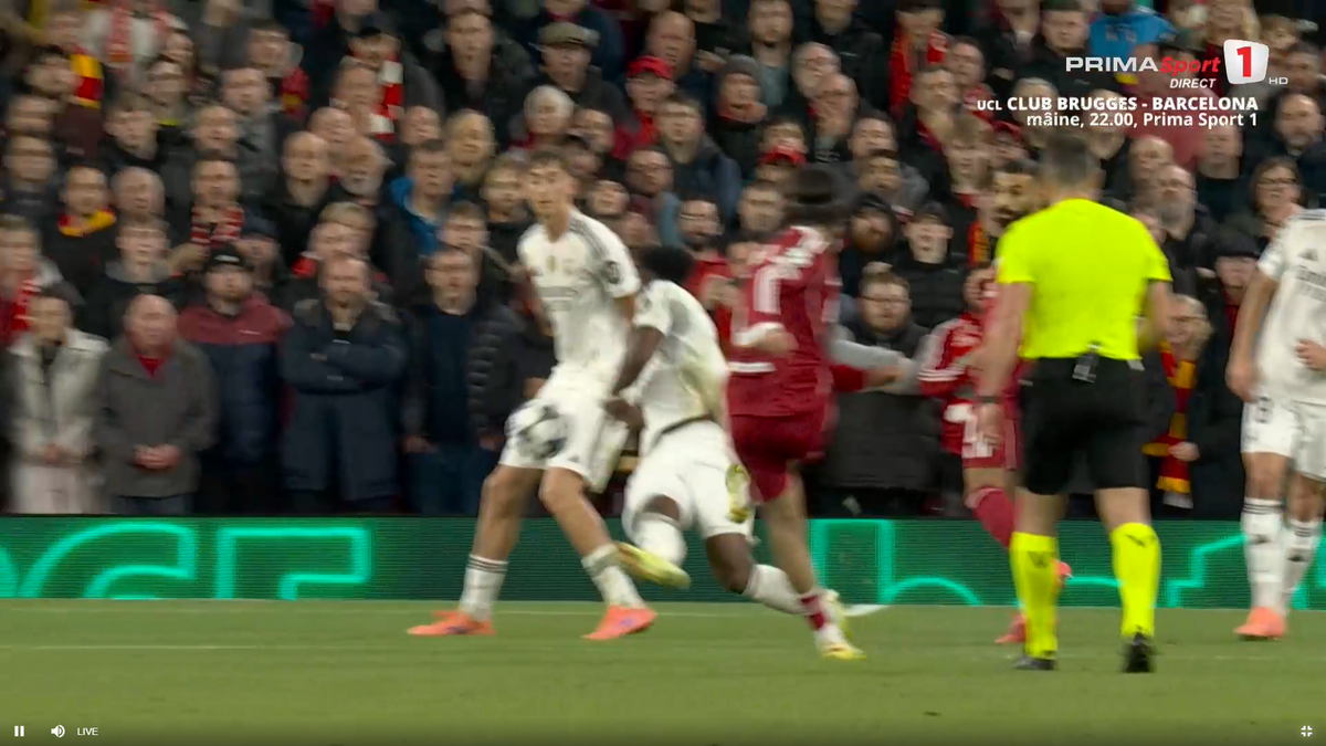 Mingea atinsă cu mâna de Tchouameni în Liverpool - Real Madrid