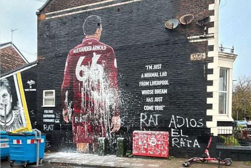 Pictura murală a lui Trent Alexander - Arnold a fost vandalizată de fanii lui Liverpool / Sursă foto: X