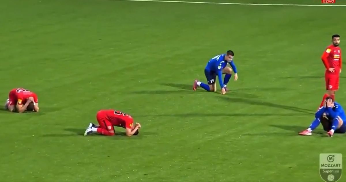 Tulburător! Reacția jucătorilor când află, pe teren, că antrenorul lor a murit