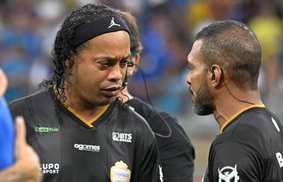 Scandal și acuze reciproce înaintea meciului de 1 milion € al lui Ronaldinho la Iași: „Nu mai jucăm!” vs. „Au cerut de 3 ori mai mult!”