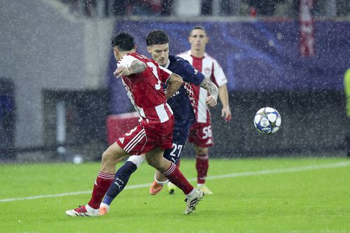 Dennis Man în Olympiakos - PSV / Foto: Imago