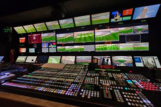 Cine transmite la TV meciurile Basel - FCSB și Rapid Viena - Universitatea Craiova