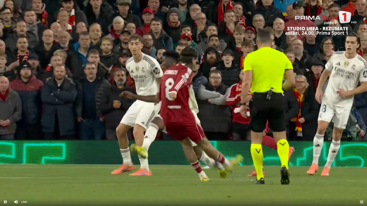 Mingea atinsă cu mâna de Tchouameni în Liverpool - Real Madrid