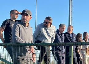 Scene șocante la U17 în Craiova - Rapid » Tatăl unui fotbalist oltean, rupt în bătaie de părinții rapidiștilor:  „M-au lovit încontinuu aproape un minut. Eu o țineam de mână pe fiică-mea”