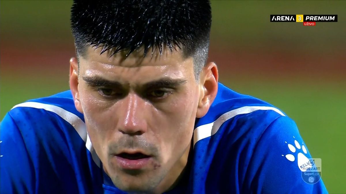 Tulburător! Reacția jucătorilor când află, pe teren, că antrenorul lor a murit